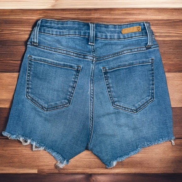 True Craft Multi Button Light Distressed Denim Blue Jean Shorts Women’s size 3 - Picture 4 of 9